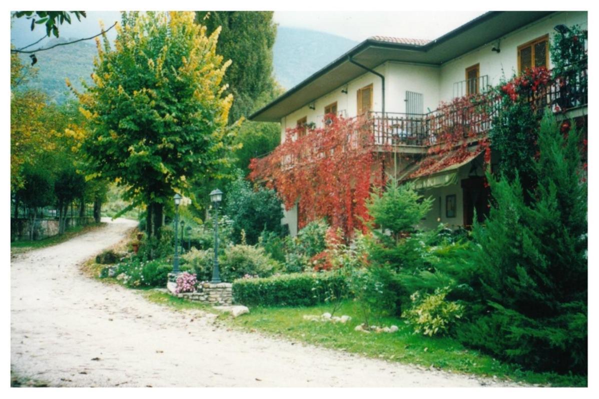 Rivodutri Albergo-Ristorante"Parco Alle Noci"Tra La Cascata Delle Marmore,Labro E Valle Santa Di S Francesco מראה חיצוני תמונה